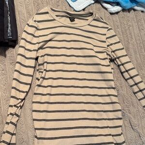 Maternity shirts lot